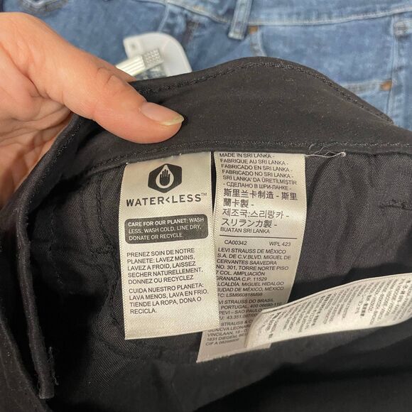 Levi’s 720 Jeans Women's 31 Black Stretch Raw Hem Super Skinny Zip Fly Outdoor - Picture 13 of 13